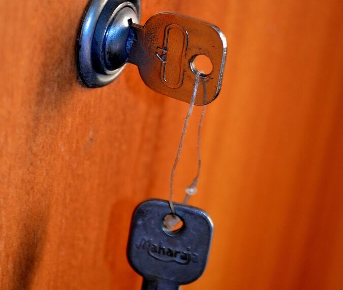 pdpics-door-390358_1920